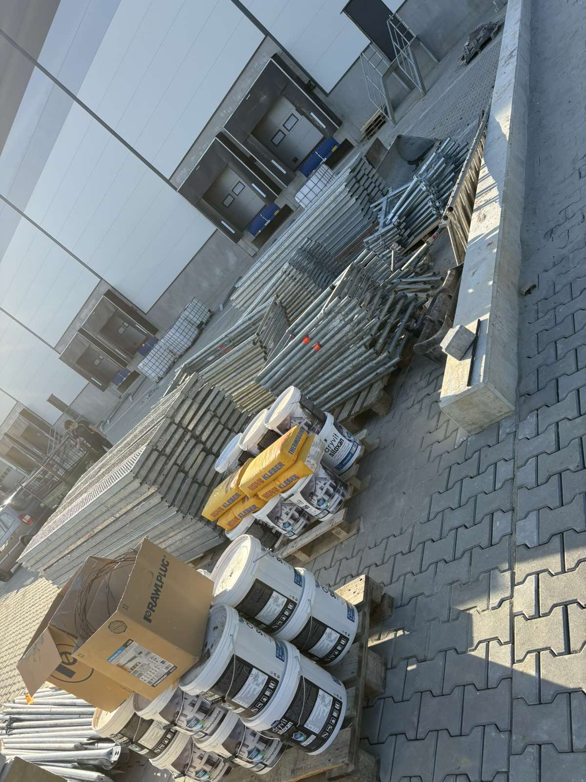 Raktárcsarnok Tatabánya